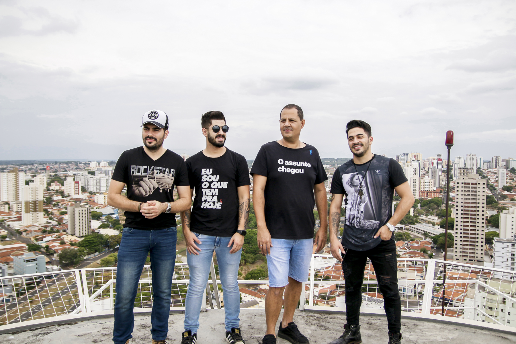 Junior Mendes assina junto ao parceiro Aleph Couto a produção artística do documentário da dupla sertaneja Alysson e Adysson