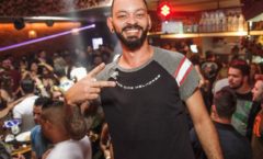 Apaixonado por música desde pequeno, percussionista Ziggy Mano Brou ensina música para crianças da pré-escola até a 4ª série