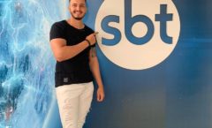 Cantor Marcos Cambrais orgulha-se em integrar o time do Programa Seja Você no SBT