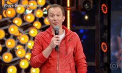 Tiago Leifert alfineta Sônia Abrão e jornalistas no Domingão do Faustão