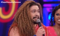 Tiago Abravanel comove júri do ‘Super Dança’ com show e diz: ‘Sou bicha’