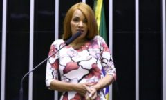 Flordelis é presa em casa, acusada de mandar matar o marido em 2019