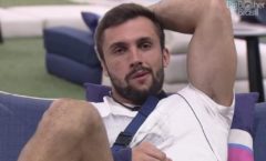 Arthur Picoli diz que deu seu carro após ser perseguido por haters