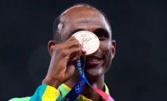 Alison dos Santos conquista bronze nos 400m com barreiras nas Olimpíadas de Tóquio