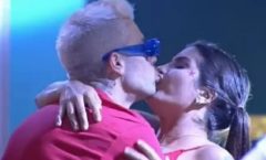 Gui Araujo e Marina Ferrari se beijam durante festa em ‘A Fazenda’