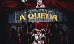“Queda”: Gloria Groove lança clipe no estilo circo dos horrores
