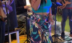 Cantora Flávia Stelly retorna carreira musical com single ‘Superei’