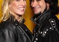 Stand-up “Rock + Humor” conecta humor e rock´n roll com atriz Gabi Roncatti e artista Landau