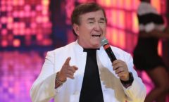 Na TV, Amado Batista conta segredo sobre escolha de suas composições: “É como garimpar ouro”