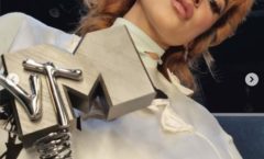 Manu Gavassi recebe prêmio de melhor artista brasileira no MTV EMA 2021; Ed Sheeran é o vencedor da noite