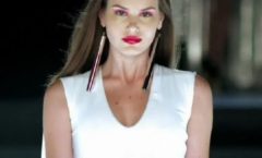 Camila Queiroz volta a criticar a Globo e se despede de Angel: ‘Desculpa’