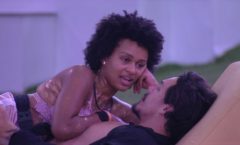 BBB 22: Natália e Eliezer trocam beijos quentes, e ela pede posição sexual