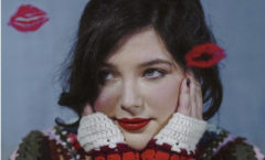 Lucy Dacus lança novo single/vídeo ‘Kissing Lessons’