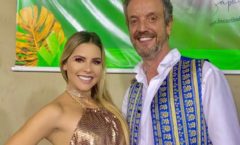 O anfitrião Alexis de Vaulx recebeu em seu camarote + Brasil a musa Letícia Viana.