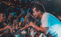 Com casa cheia, Thiago Martins faz show de estreia do Quintal do TG no Rio de Janeiro