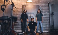 Riffs pesados e letra reflexiva, assista novo clipe do UmQuarto