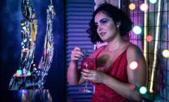 Sororidade, drogas e rock n’roll: assista novo clipe de Ayleen