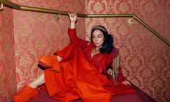 CANTORA E COMPOSITORA DÉA DIELL LANÇA SEU NOVO SINGLE, “RAINHA”