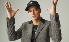 Em dia de virada cultural, MC Eltin lota Nola Bar, em São Paulo
