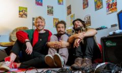Grillo e os Mosquitos lançam crowdfunding com single e clipe