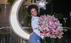 Ex-BBB Natália Deodato recebe flores de admirador secreto em Nova Iguaçu