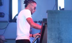 “Não vejo mais a Anitta como um ser humano normal”, diz Rennan da Penha.