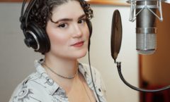 CANTORA CARIOCA TATI MAIA LANÇA O SINGLE “DE TANTO ORBITAR VOCÊ