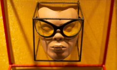 O artista conceitual Otamy abre a exposição “Portas e Portais, Espaço – Tempo – Infinito”, trazendo o objeto porta como metáfora e provocação, no Centro Cultural Correios RJ, com curadoria da Tartaglia Arte.