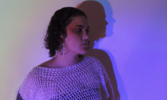 A artista faz show de lançamento do single no dia 16 de outubro, no Galpão Ladeira das Artes, no Rio de Janeiro