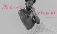 DEDICADO À COMUNIDADE LGBTQIA+, “CHORANDO SOZINHO” É O MAIS NOVO SINGLE DO CANTOR E COMPOSITOR MARQÔ