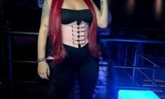 MC Mari comemora prêmio e realiza sonho