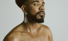 DEDICADO À COMUNIDADE LGBTQIA+, “CHORANDO SOZINHO” É O MAIS NOVO SINGLE DO CANTOR E COMPOSITOR MARQÔ