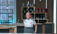 Ananda erra ponto do peixe e é eliminada do MasterChef Profissionais