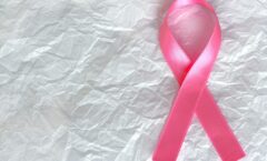 Shopping Grande Rio promove tatuagens durante o Outubro Rosa