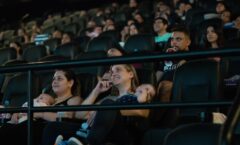 CineMaterna exibe a comédia “Os Suburbanos” no Carioca Shopping