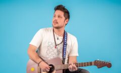Cantor chileno Diego Alonso lança nova versão da sua música “Mujer Hermosa”, que se tornou viral na TikTok