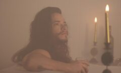 Lucas Brenelli grava videoclipe sensual de “Volúpia & Afeto”