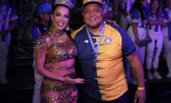 Rainha de Bateria Carla Prata utiliza coroa cravejada no cristal swarovski em noite de samba na Tucuruvi