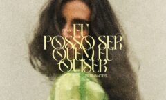 NINA FERNANDES CANTA SOBRE VENCER MEDOS E VOAR ALTO EM “EU POSSO SER QUEM EU QUISER”