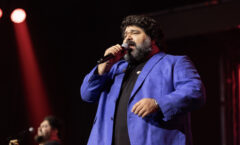 Zezé Di Camargo apresentou “Rústico”, em São Paulo, com presença dos filhos e amigos