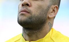 Juíza espanhola decreta prisão preventiva do jogador Daniel Alves
