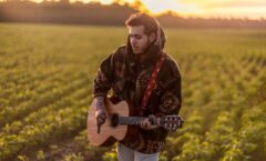 Após feat de sucesso com Alok, Ixã inicia sua carreira solo com o single inédito “Verão”