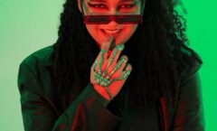LIA encanta seguidores com cover de Zeca Baleiro