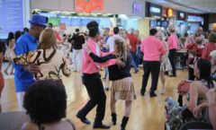 Baile dançante agita o Caxias Shopping nesta segunda