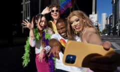 Carnaval chegando! Confira os principais cuidados com o celular nos dias de folia