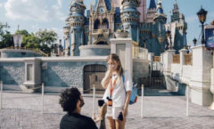 “Ela disse sim!”: Duda Reis é pedida em casamento por Eduardo Nunes na Disney