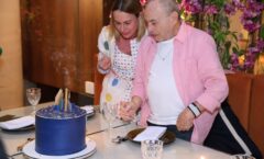 Ator Stênio Garcia é homenageado em festa surpresa por seus 91 anos de idade com bolo exclusivo em sua cor preferida.
