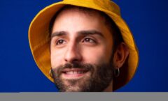 Caramico comenta sobre seu estilo irreverente
