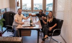 Xande de Pilares renova contrato com a Gold Produções.