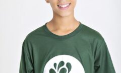 Otávio Gomes vive Jairzinho em série do Balão Mágico